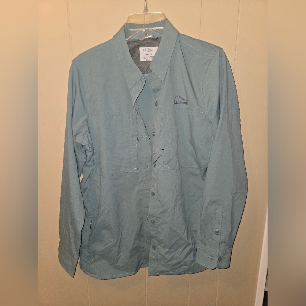 Womens L.L. Bean Light Blue Button Outdoirs Shirt Size Medium